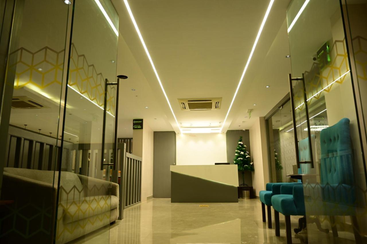 Sterling Keys By Tgi Hotell Bangalore Exteriör bild